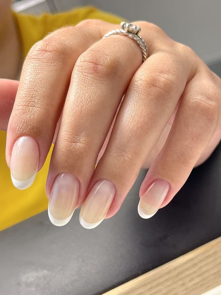 Французский маникюр ученицы после курса 3