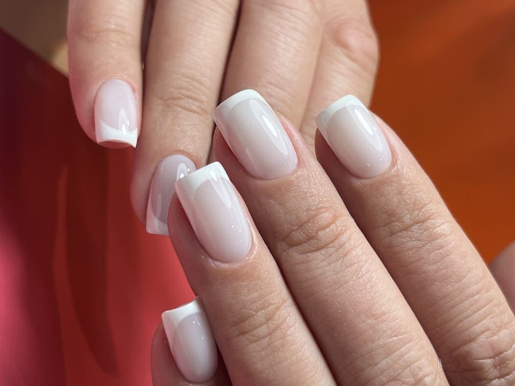 Французский маникюр ученицы после курса 5