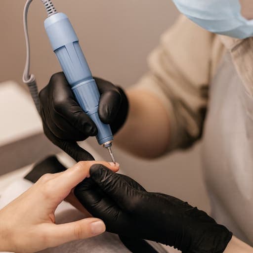 Аппаратный маникюр